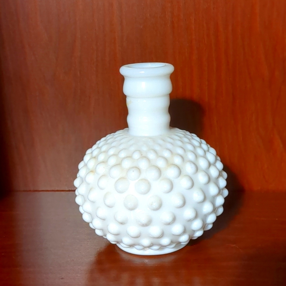 VINTAGE WHITE MILK GLASS - Picture 1 of 4